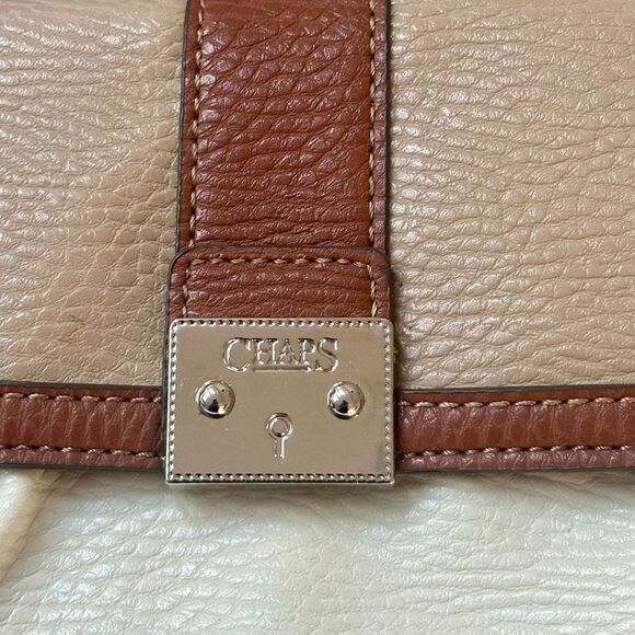 Chaps Marisa, color block wristlet. - Picture 2 of 6